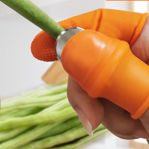Thumb knife with iron fingernail picker for vegetable picking, pepper harvesting, strawberry picking, bean shelling, and vegetable sorting - agricultural finger cover