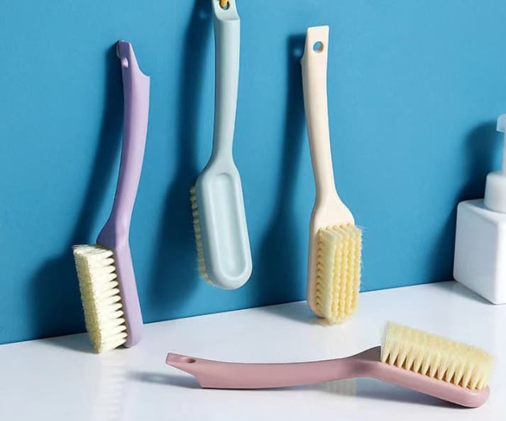 Soft-bristle multipurpose shoe brush with long handle, non-scratch, for home use