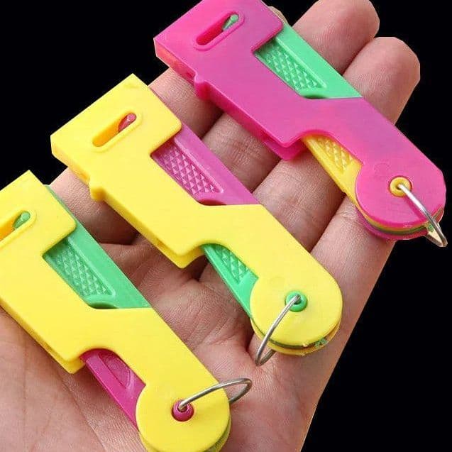 Needle Threader Device