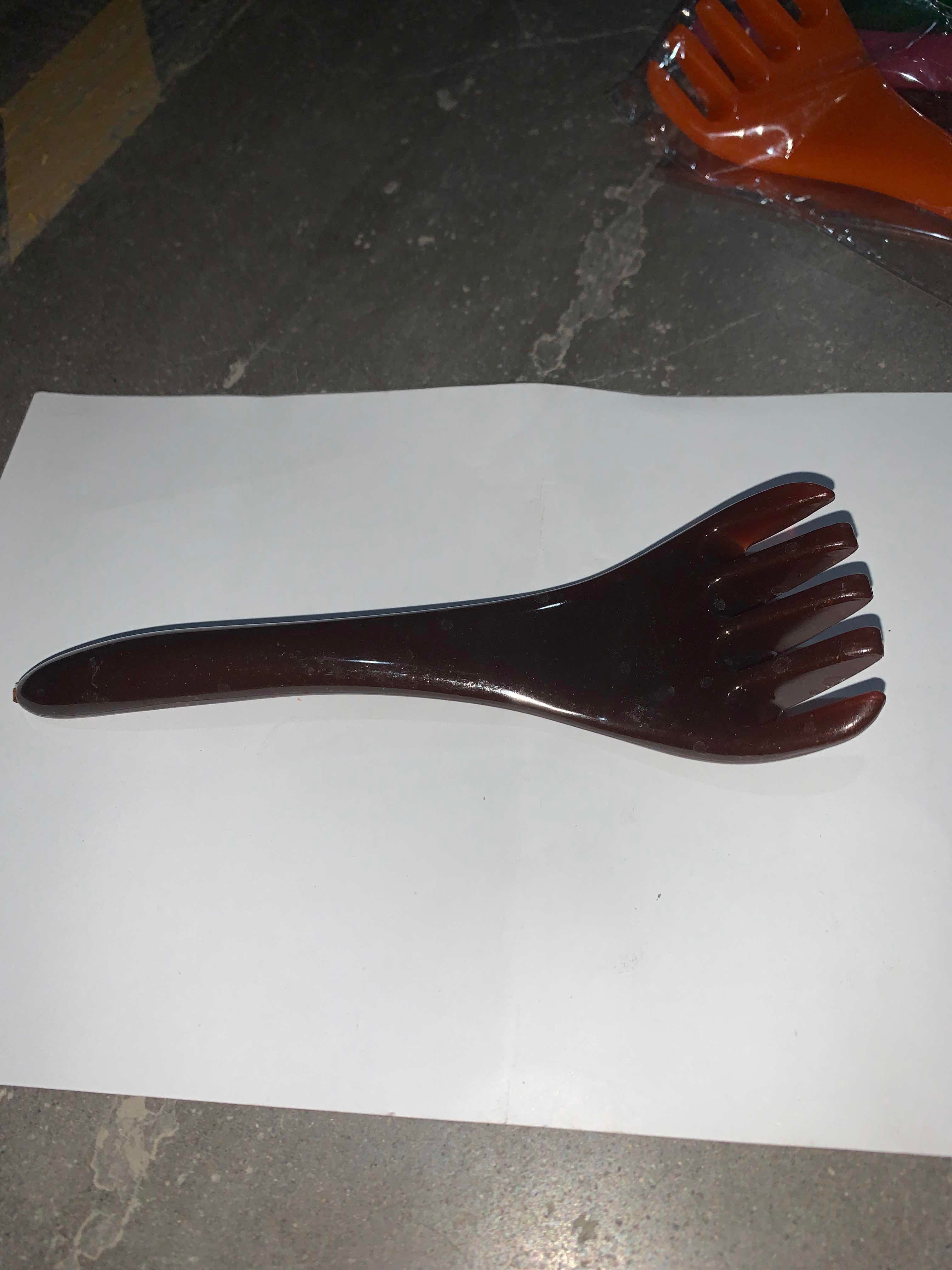 Five-claw head massager scalp comb for meridian stimulation and beauty therapy