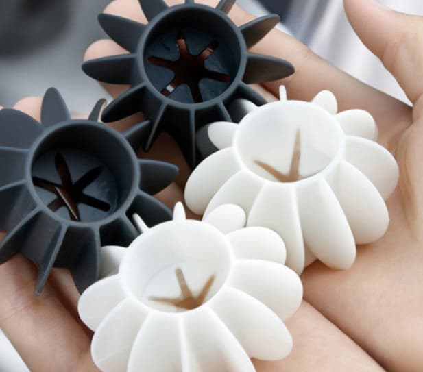 Anti-tangle laundry balls - new cleaning balls to prevent clothes from tangling