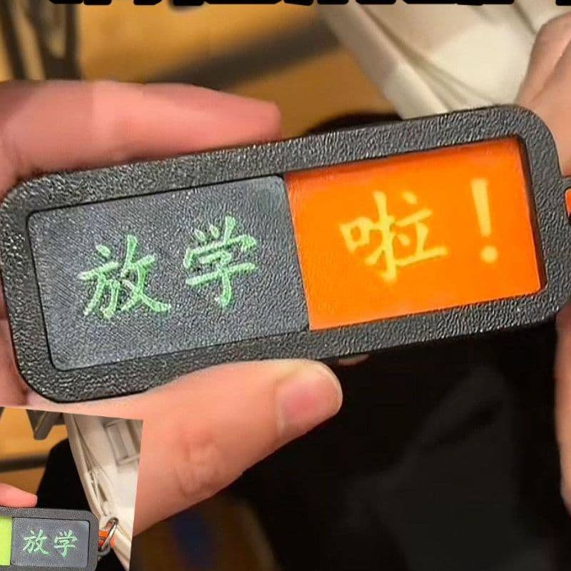 Sliding status keyring for bags and accessories
