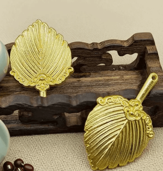 Keyring Pendant with Leaf Shape for Good Luck and Prosperity