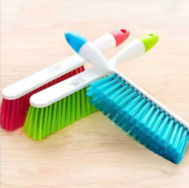 Dusting Brush with Soft Bristles for Bed, Couch, Carpet - Household Cleaning Set (1 Piece)