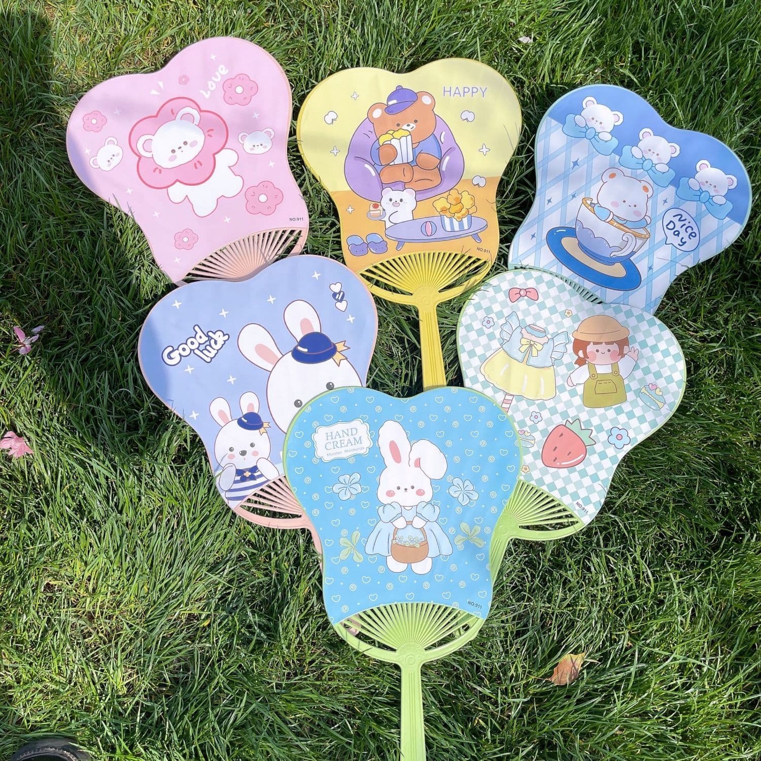 Large Cartoon Summer Hand Fan, Round Plastic Fan for Students and Home Use