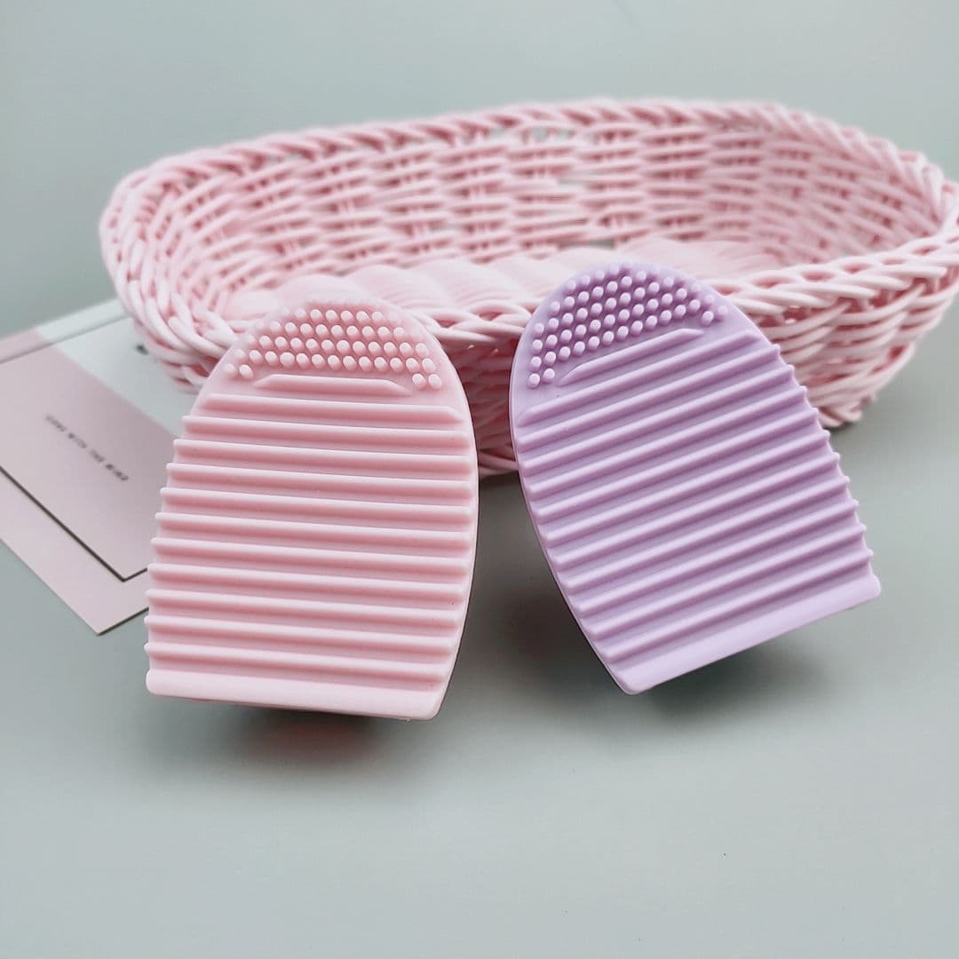 Silicone makeup brush and sponge cleaning board