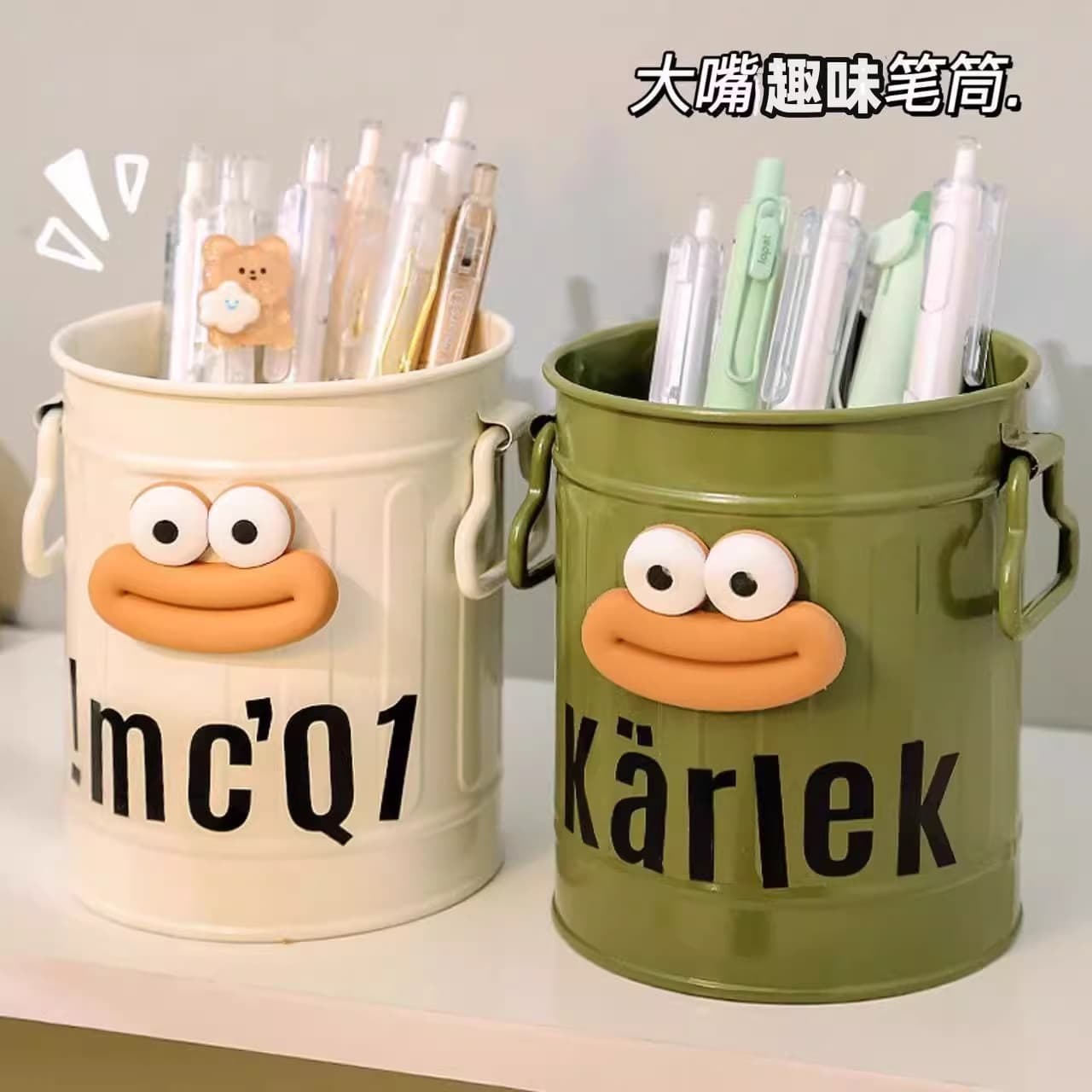 Cartoon pencil holder for students, desktop, office, large capacity, cute, simple, retro storage bin, high appearance