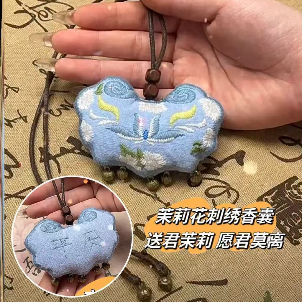 Hand-embroidered sachet, self-stitched protective amulet for car or personal use, small sachet for wardrobe