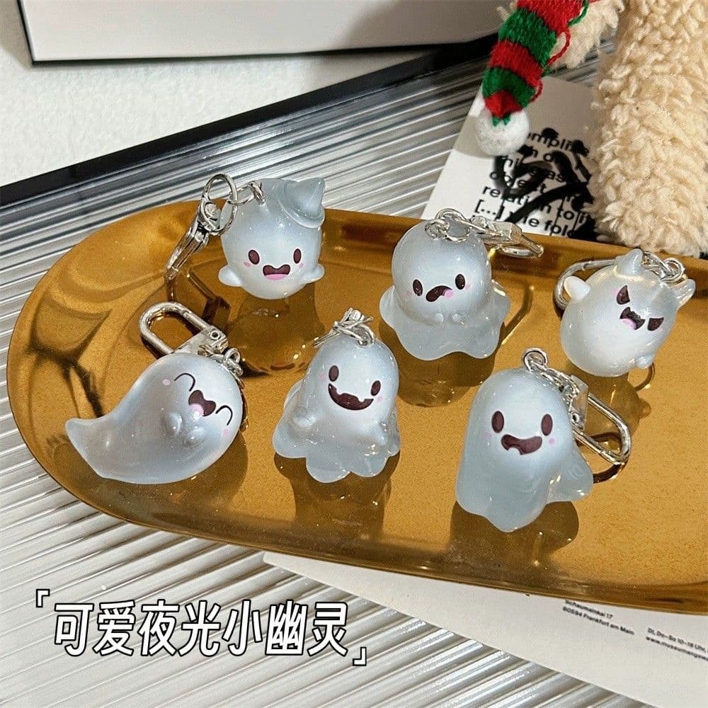 Creative Cute Glow-in-the-Dark Ghost Keychain Backpack Charm, Gift for Friends and Classmates