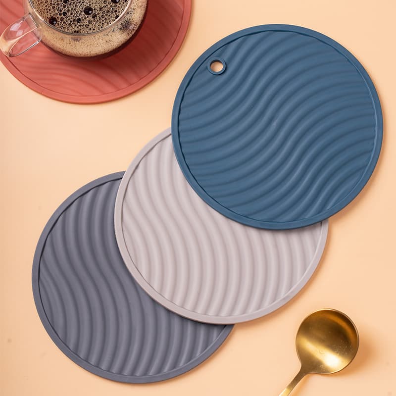 Nordic-style creative wavy heat-insulation mat, soft rubber round mat for home kitchen, thick coaster and table mat