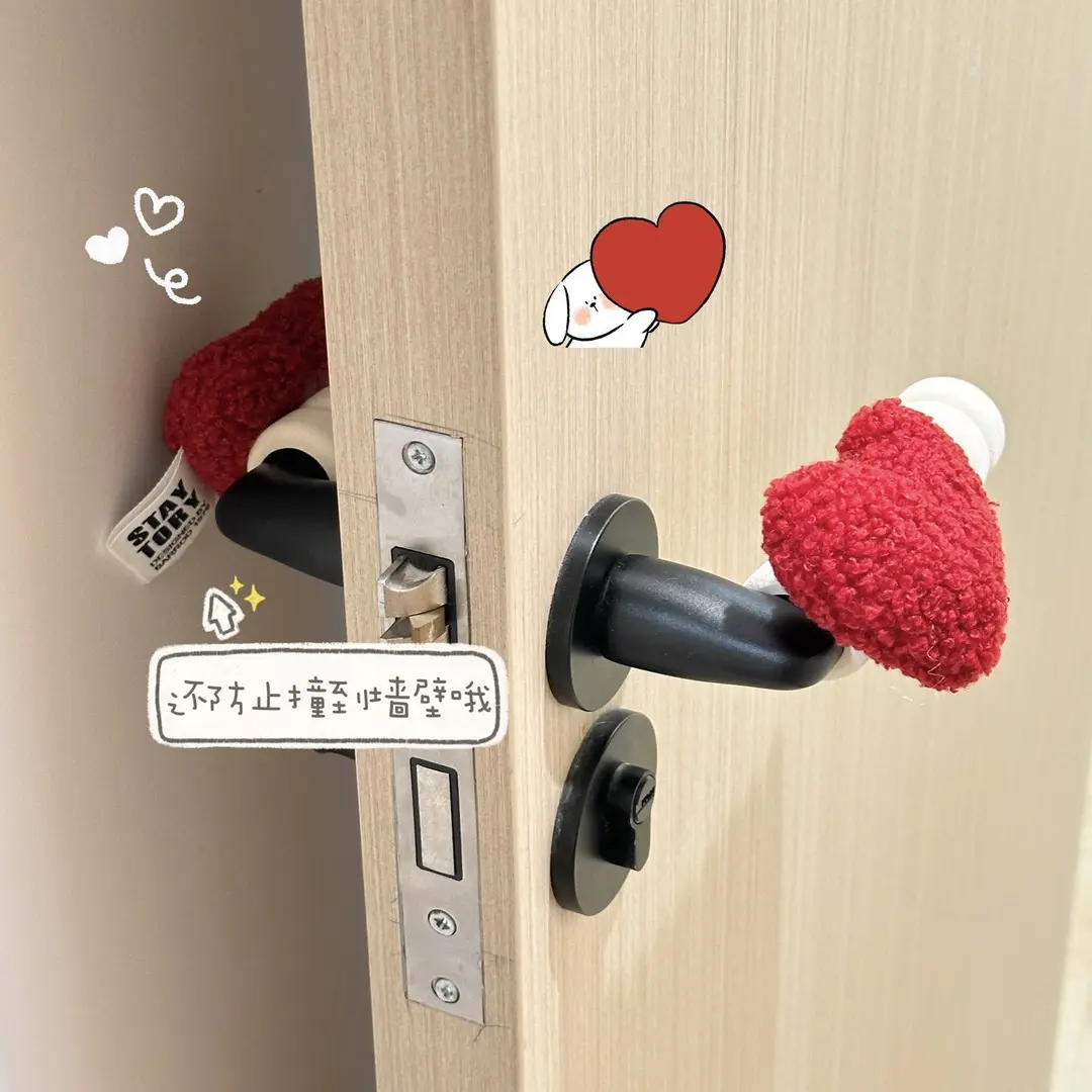 Ins-style heart-shaped anti-static doorknob cover, warm winter glove for kids' bedroom door, anti-collision door decoration