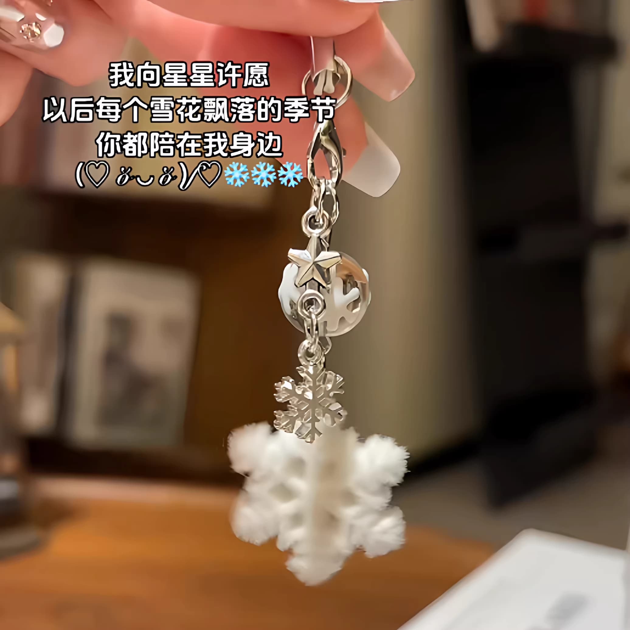 Snowflake Charm Camera Pendant, Ins-style Bag/Phone Chain, Gift Keychain, CCD Lanyard, Cool Minimalist