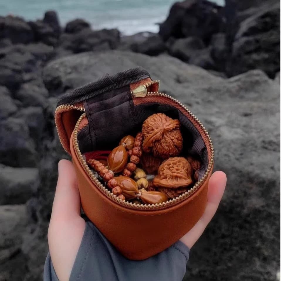 Vintage Zip Pouch for Bracelets, Small Collectible Bag, Walnut Storage Pouch, Bead Bag, Leather-Look Coin Purse