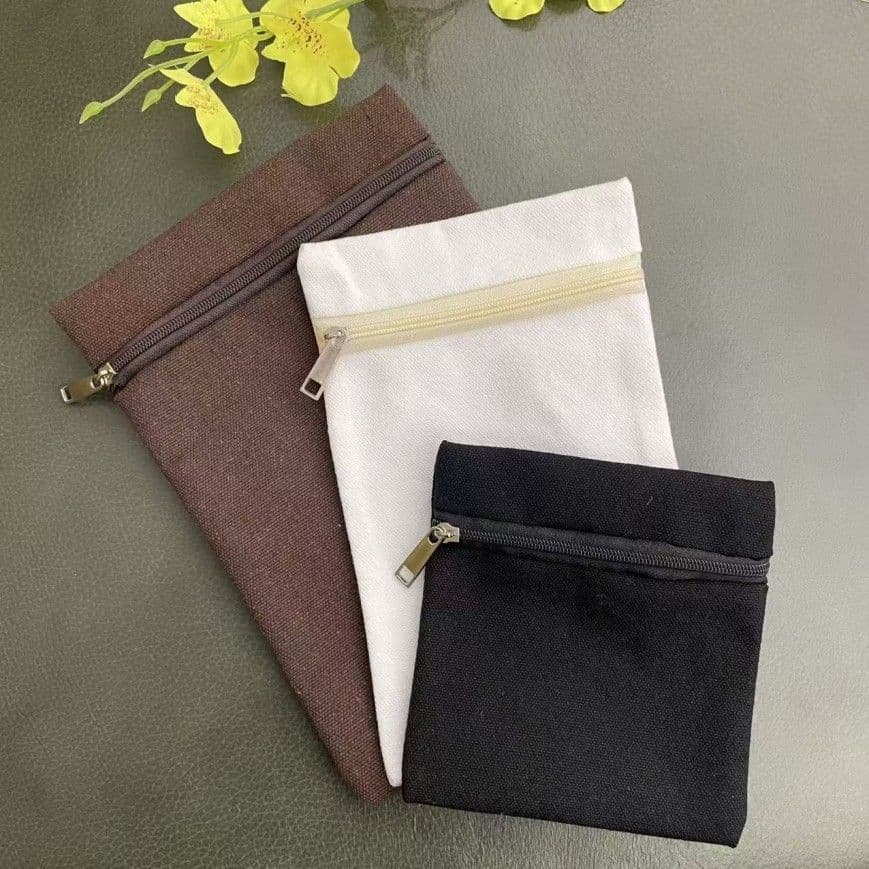 Sew-on inner pocket with zip for clothing