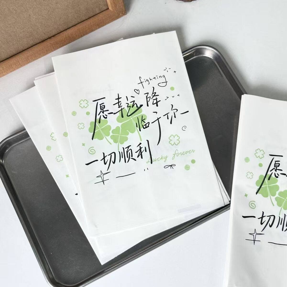 Four Leaf Clover Lucky White Kraft Paper Gift Bag, High-Value Graduation Gift Packaging Bag with Blessings